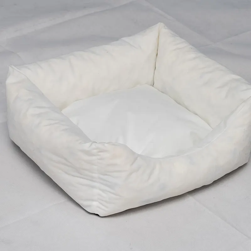 Quadratisches Haustierbett aus Polyester
